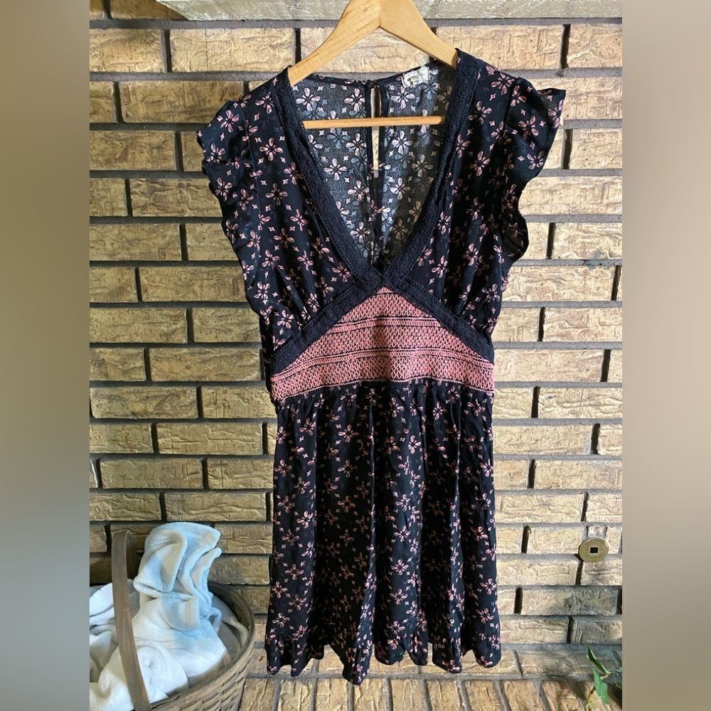 Eyeshadow vneck dress‎